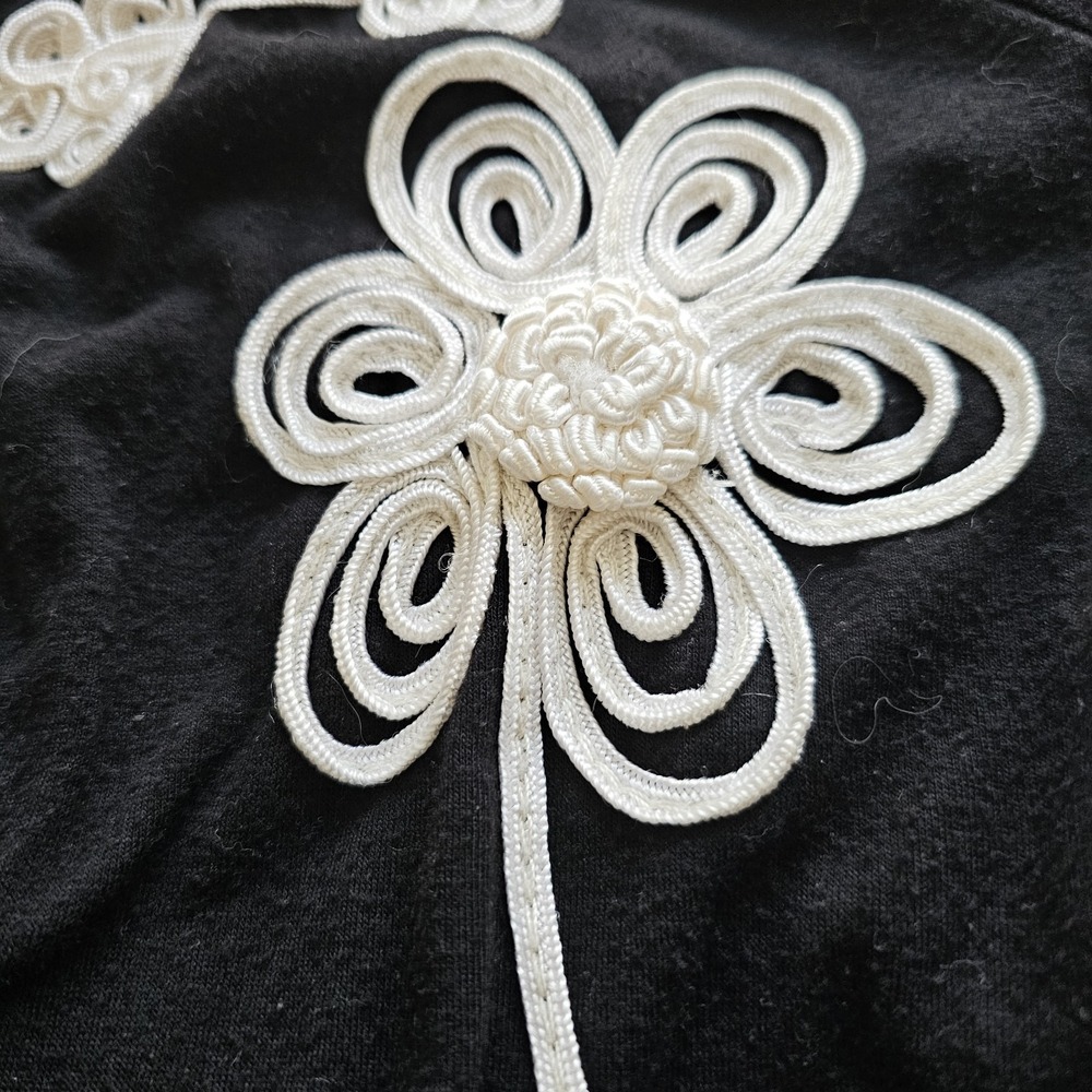 Lauren Michele ladies Black With White Applique Floral Designs, Cap Sleeves. Med - Picture 7 of 7